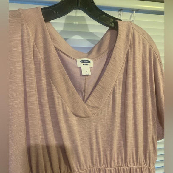 Old navy maternity L shirt. Worn once - Picture 2 of 2